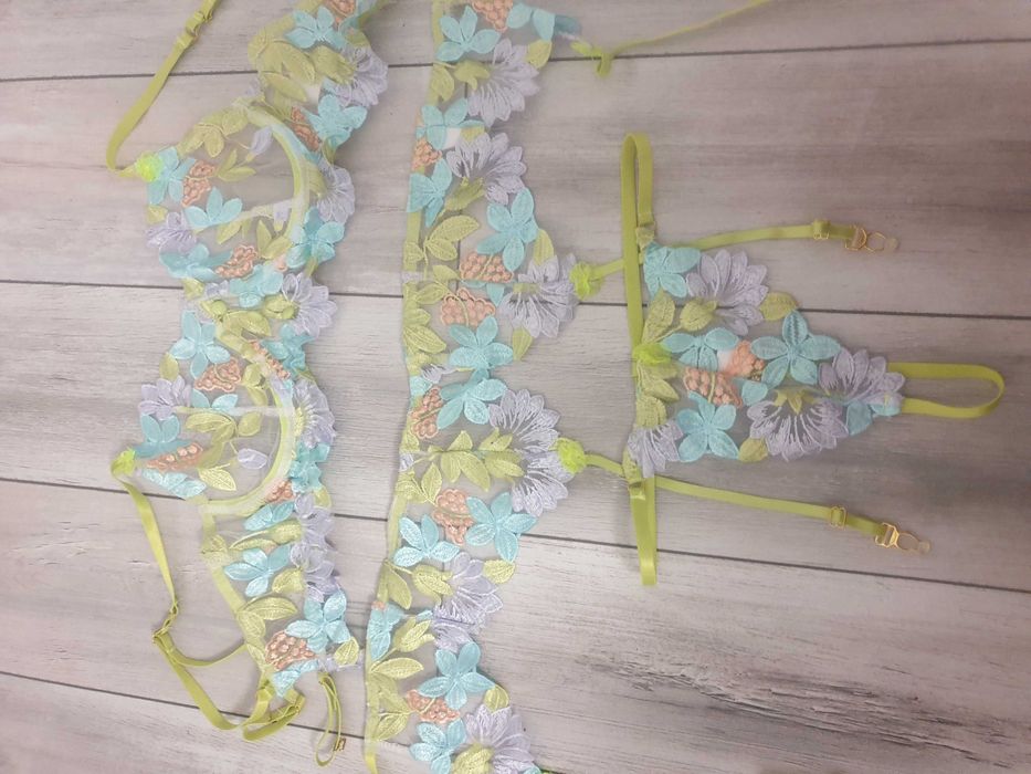 Lenjerie sexy 3 piese broderie superba