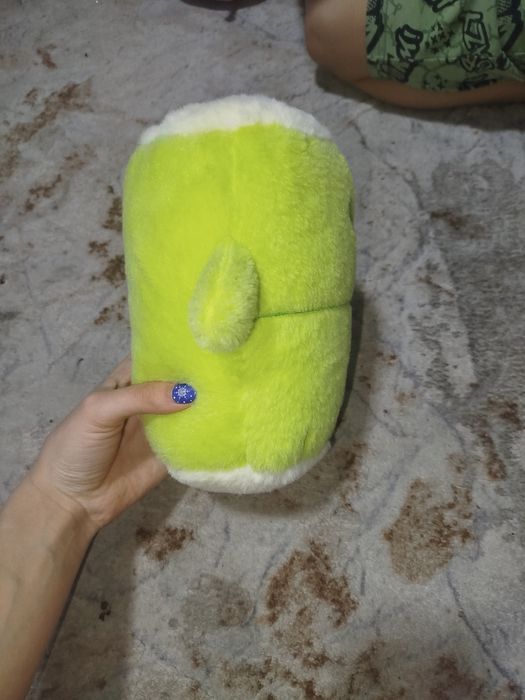 Мягкая плюшевая игрушка в виде бамбука.