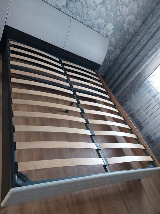 Продам недорого гарнитур спальный