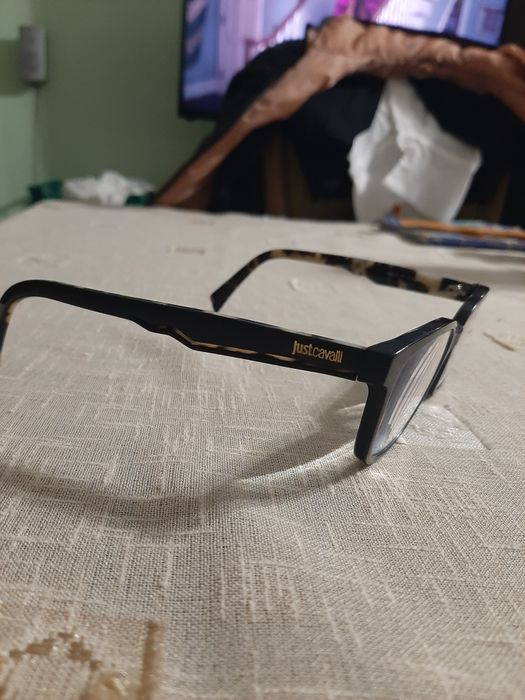 Продавам диоптрични рамки за очила