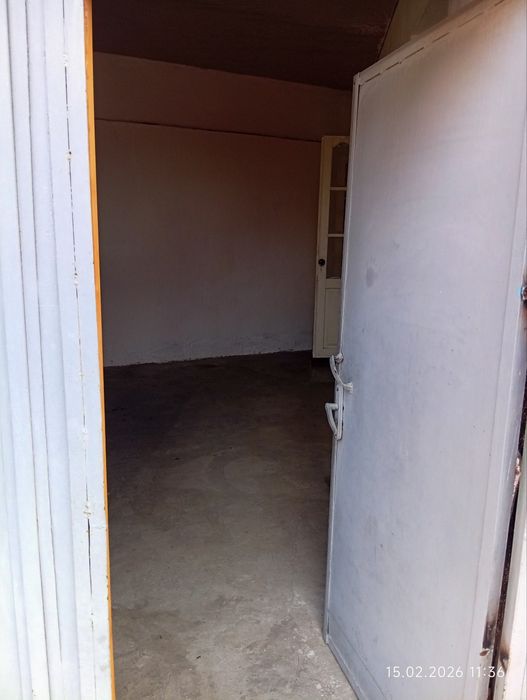 Srochna hovli sotiladi