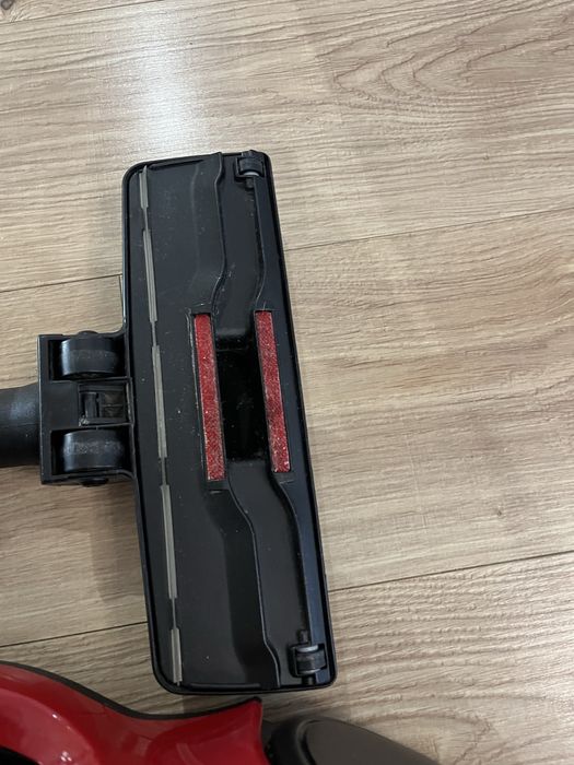 Красный пылесос Самсунг