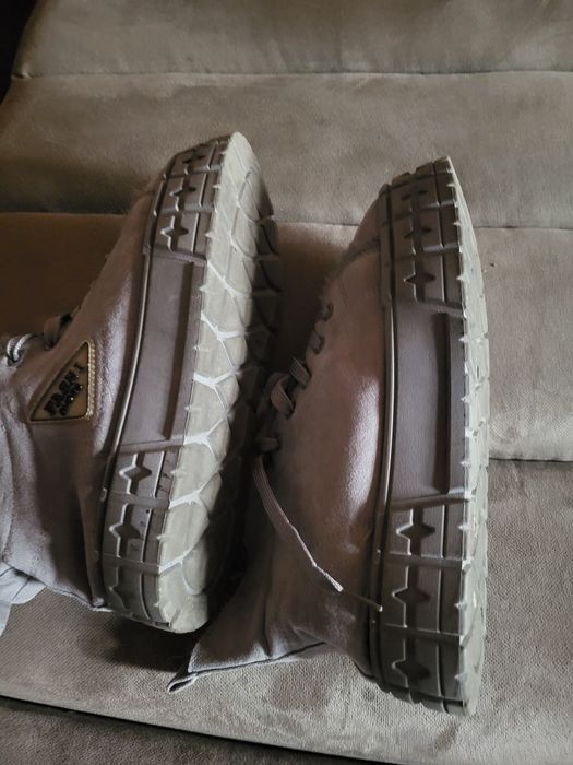 Ghete scurte, gri, căptușite cu blană