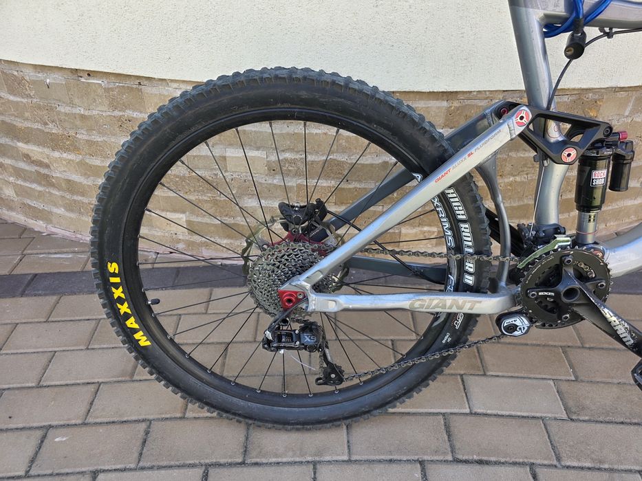 Bicicleta full suspension Giant X1