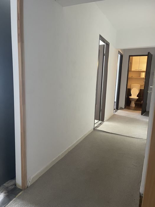De vanzare apartament 3 camere zona semicentrala!
