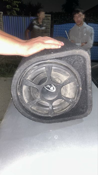сабвуфер в хорошем состоянии