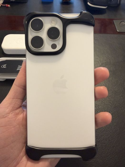 Husa Arc Pulse Grafit Iphone 16 Pro Max