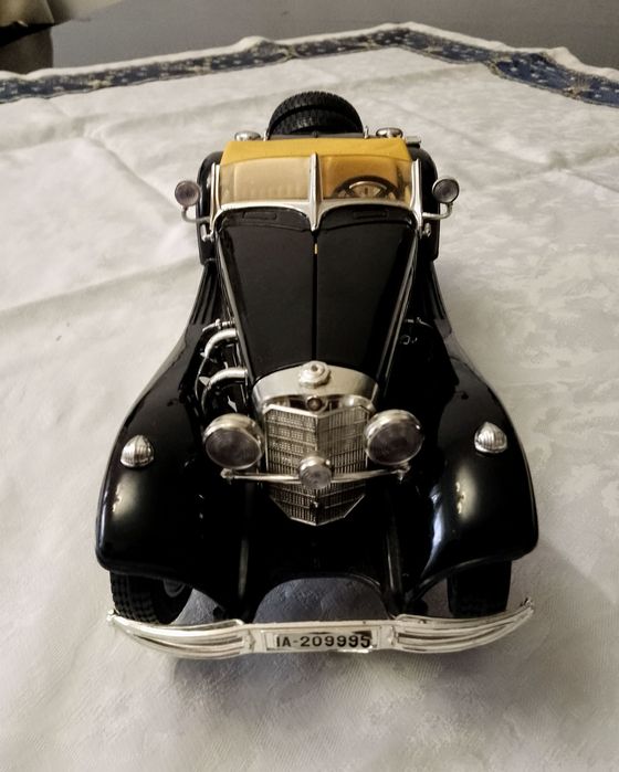 Mercedes Benz       .