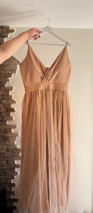 Официална рокля.