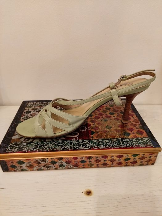 Босоножки открытые