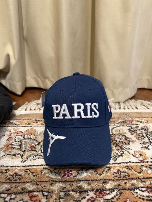 Кепка Paris Новая