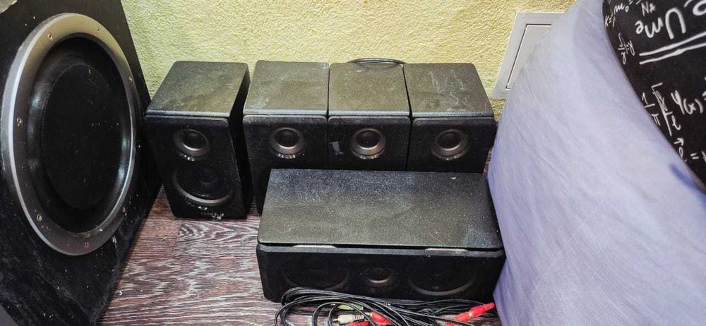 Сабвуфер, провода, ботарея