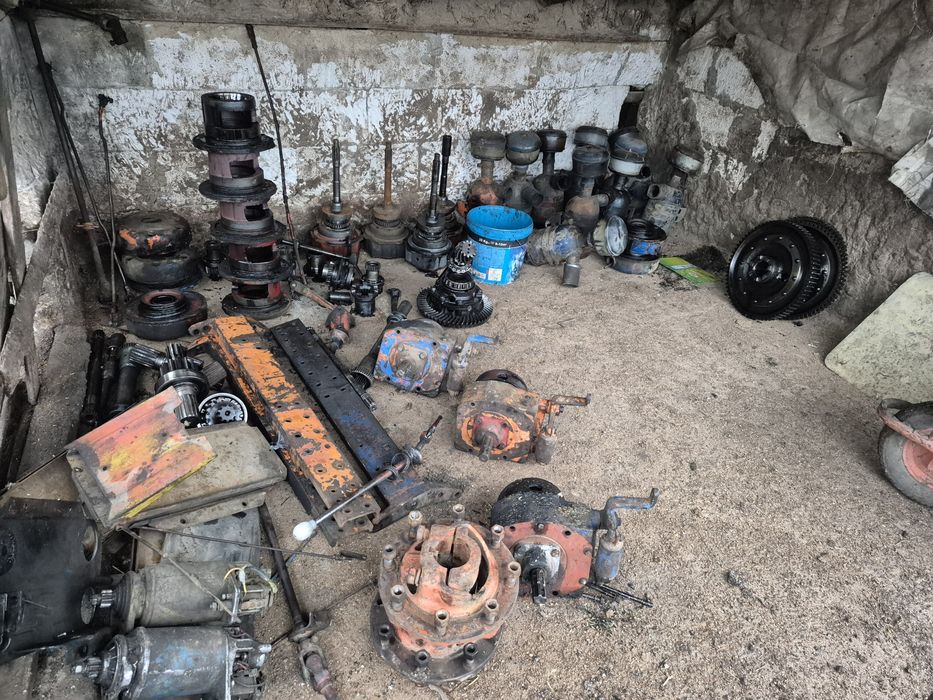 Vând piese tractor u 650