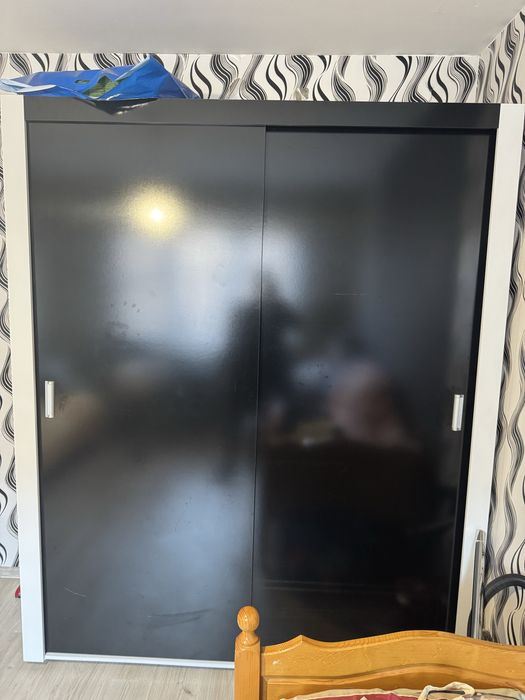 Спалния със скрийн и гардероб