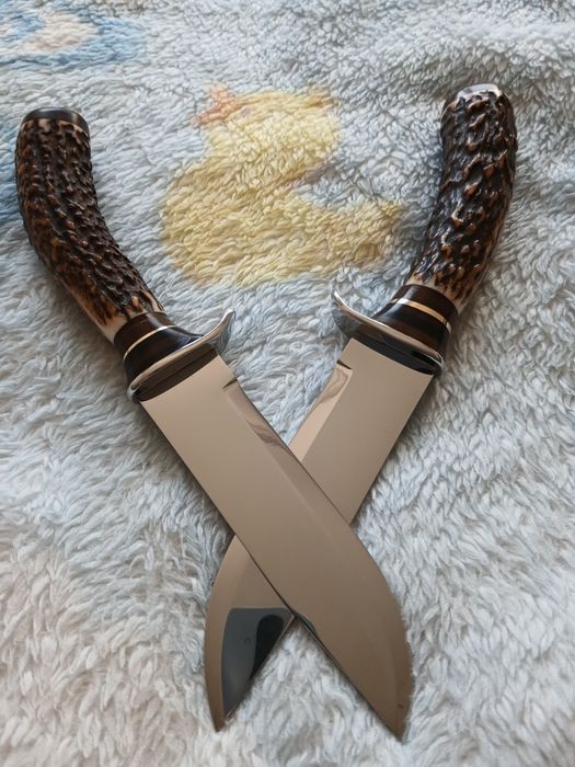 Cuțite vânătoare / outdoor – oțel carbon 1066 & corn cerb