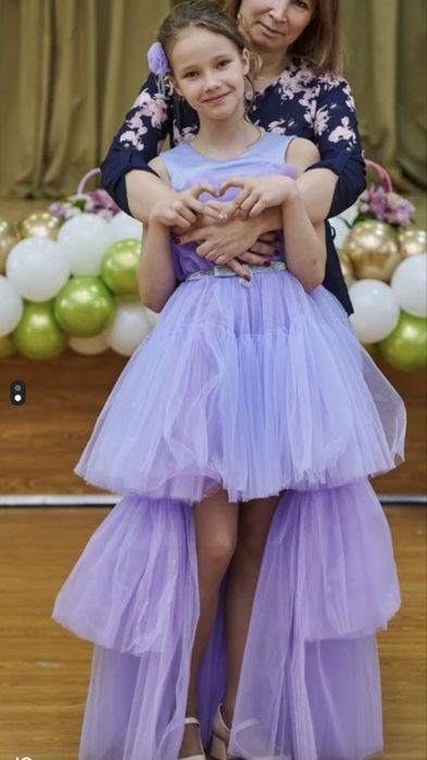 Платье нарядное на 12-14 лет
