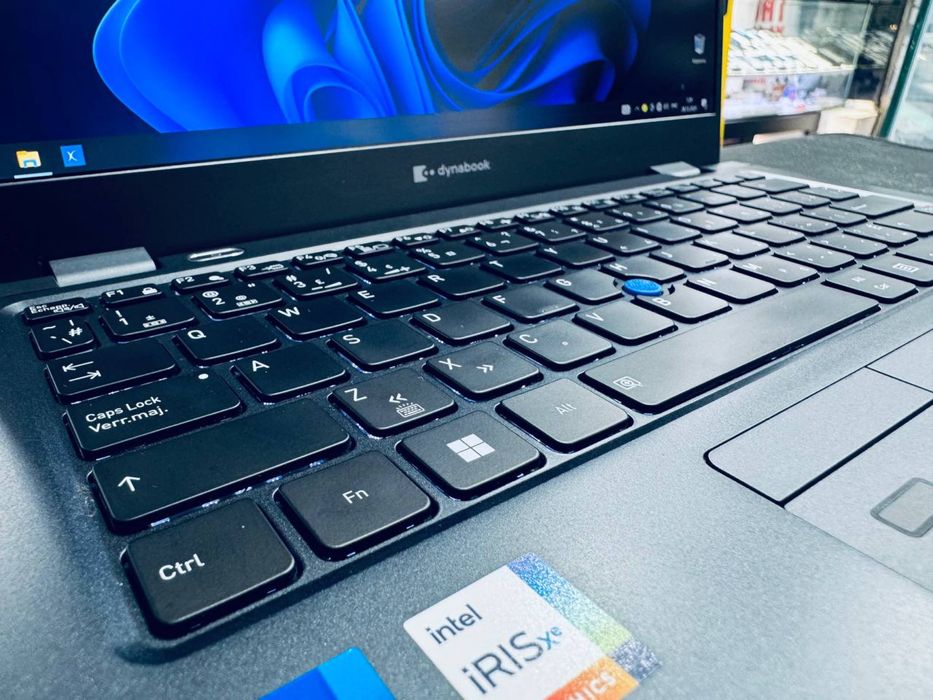 Laptop Dynabook Core i7-1185G7 8GB 256GB