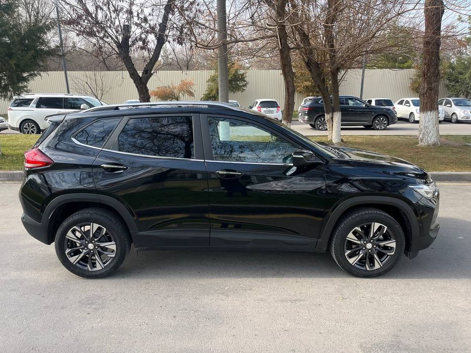 Трекер срочно сотилади