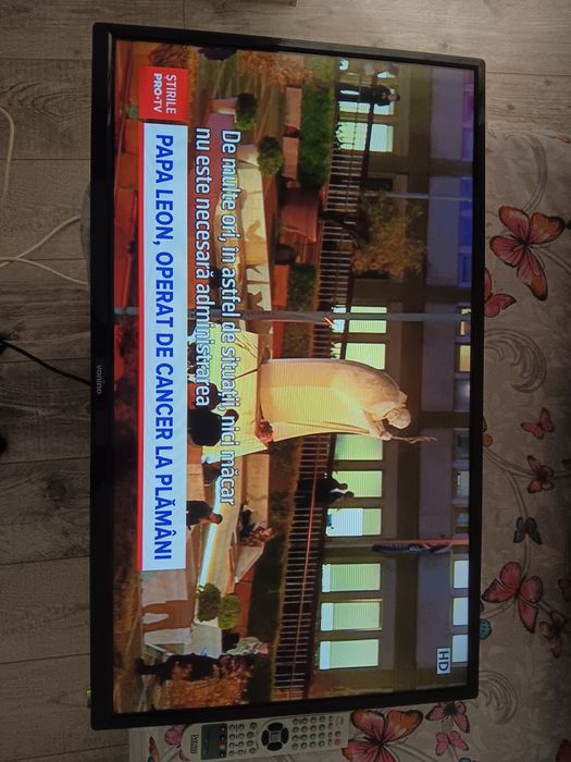 Televizor LED  80 cm.