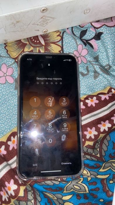 Продам айфон 11 на 64 в идале