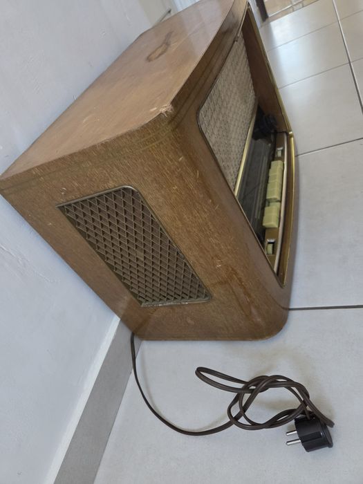 Radio pe lampi Saba functional