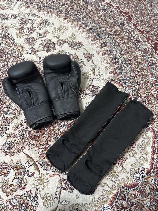 Футы S размер , перчатки 10-12 oz