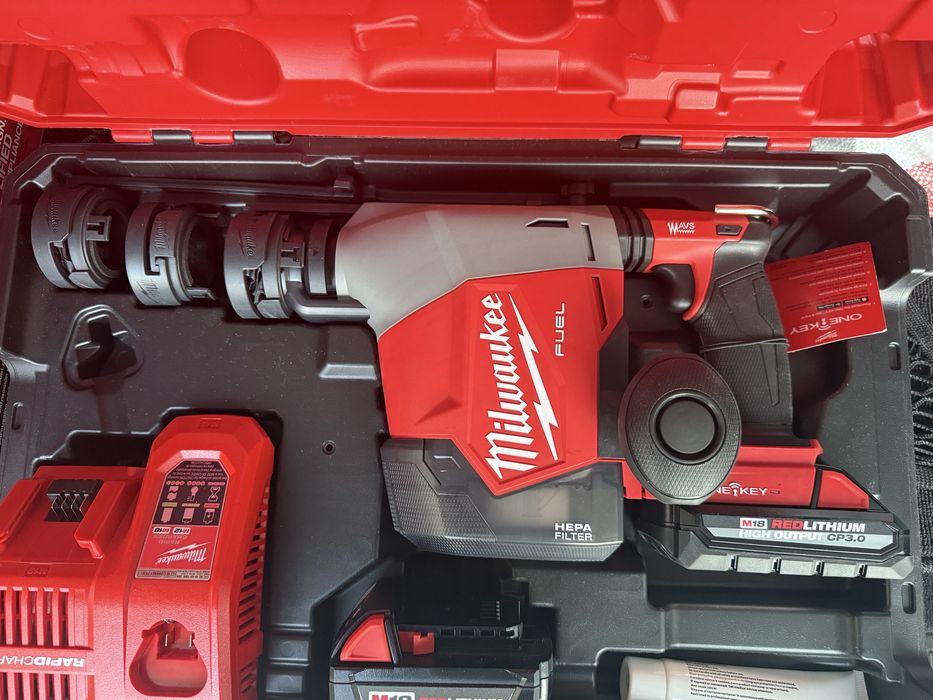 Проффесиональный перфоратор Milwaukee