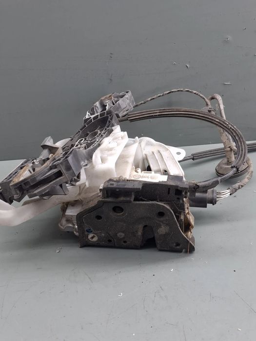 Broasca usa dreapta fata 3C1 837 016 A Volkswagen VW Passat 2005