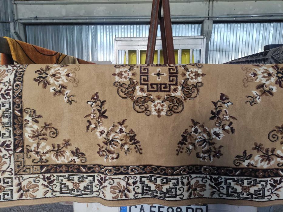 продава  употребявани килими в добро състояние