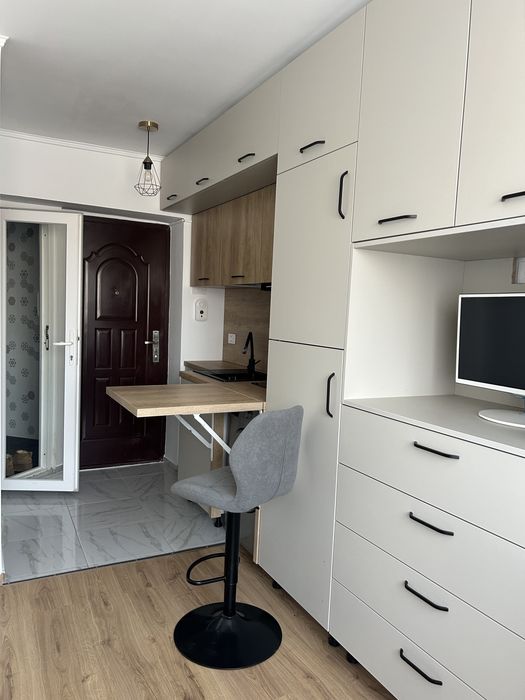 Proprietar - vand garsoniera complet renovata si mobilata