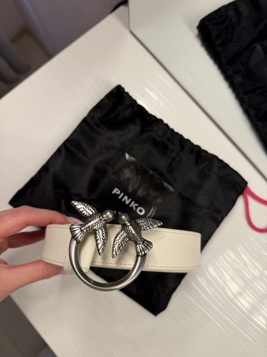 Дамски бял колан Pinko