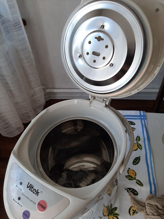 Термопот 6.8 л. 750 Вт. Vitek.