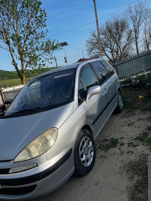 Vând Peugeot 807