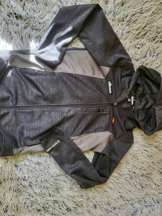 Перфектен суичър на Еllesse