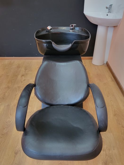 Измивна колона и стол за фризьор