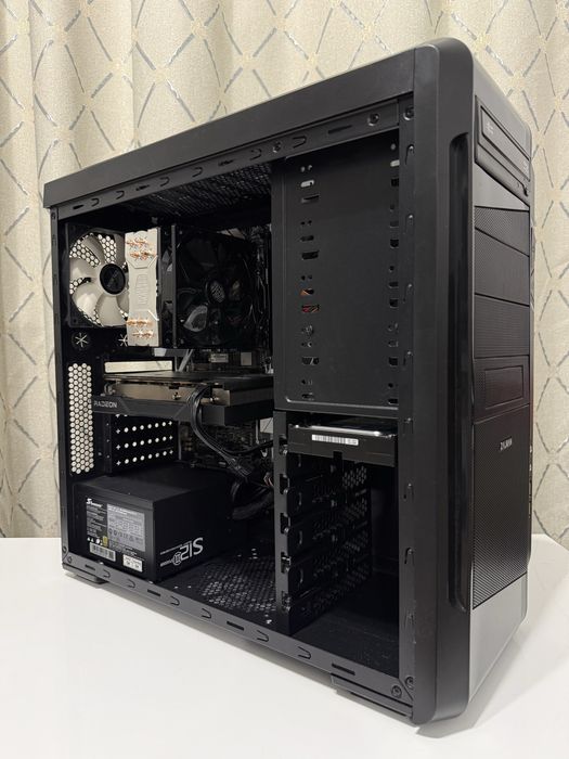 Calculator / Unitate Gaming i7, RX 6600, 16Gb RAM, 250Gb SSD, 1Tb HDD