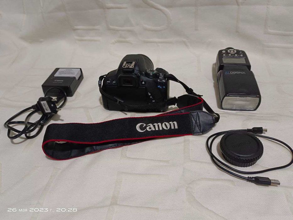 Фотоаппарат (сенсорный) - Canon 700d