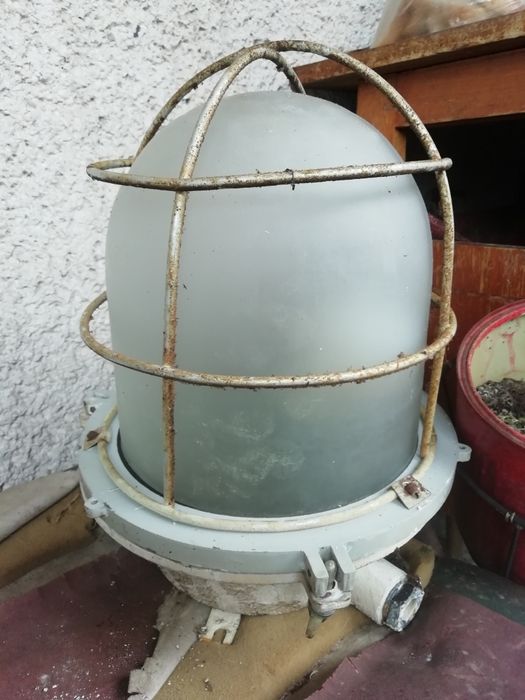 Лампи от бомбоубежище