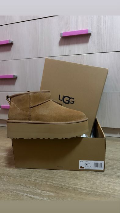 UGG- чисто нови обувки
