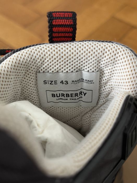 Burberry Arthur 43