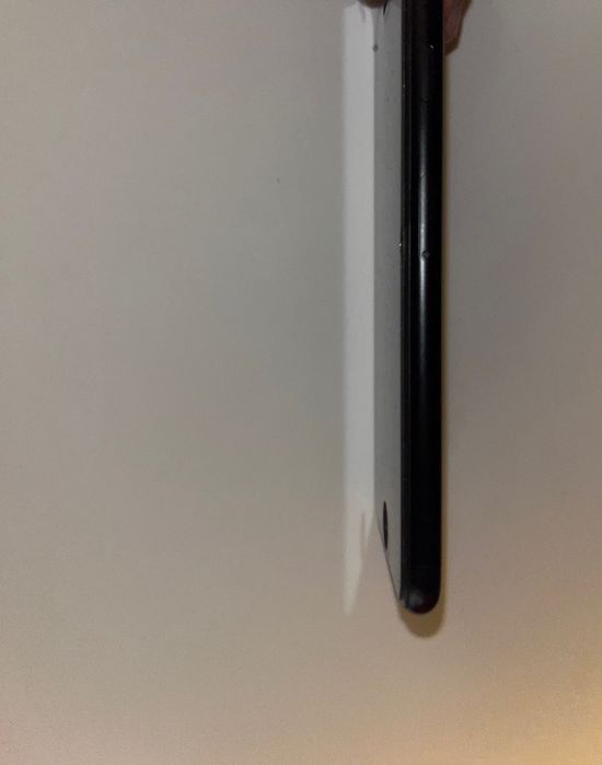 Продавам Iphone SE 2020