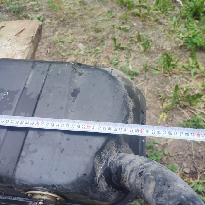 Продам бензобак для машины.