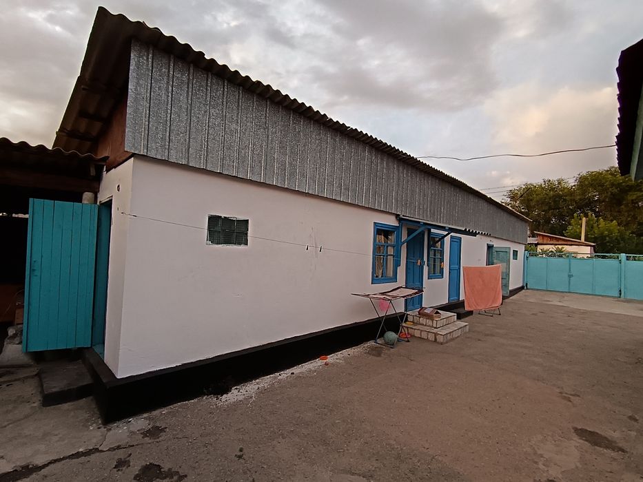 Үй сатылады. Келіп көріңіздер.