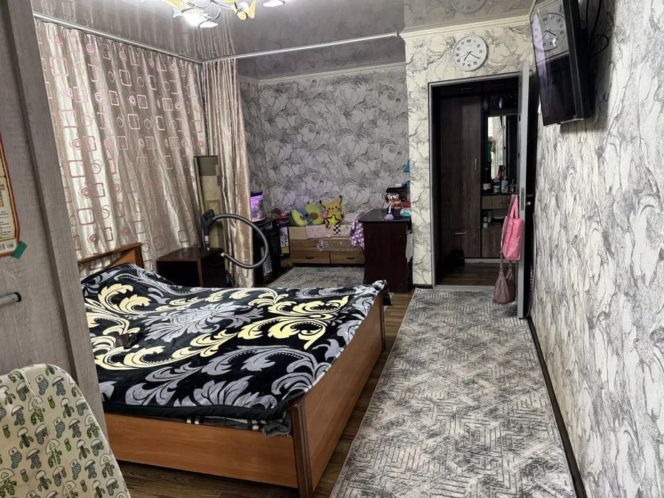 Продаётся 1 комнатная квартира в Янгихаётском районе Спутник 5