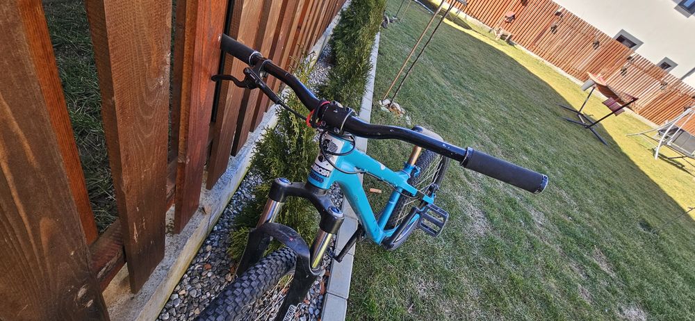 Bicicletă Dirt / Street 26” cu frână pe disc – ideală pentru trick-uri