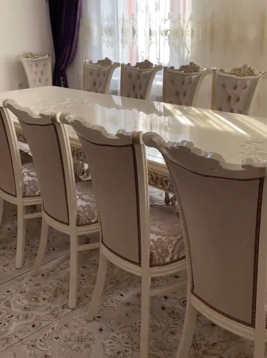 Стол 4 метра стулья 18 штук