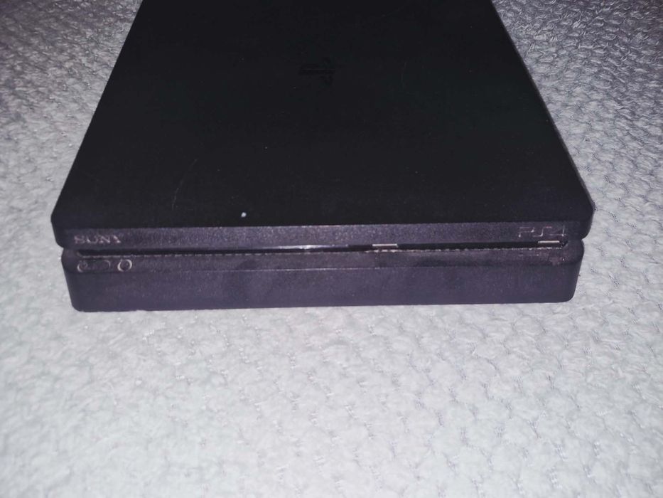PlayStation 4 Slim 1 T.