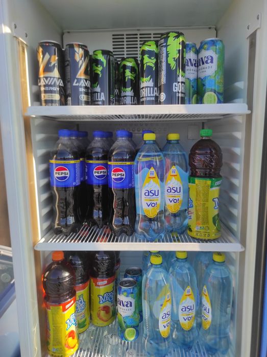 Продам  витринный холодильник