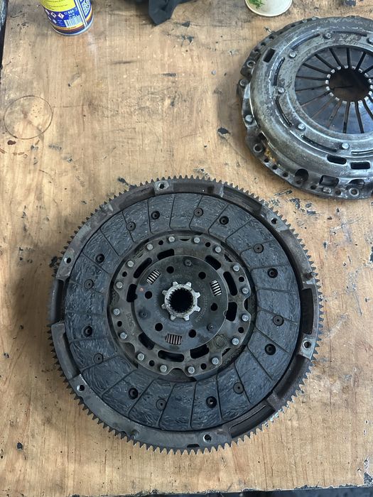 Комплект съединител  с демпферен маховик за VW Touran 1.9dti 105hp