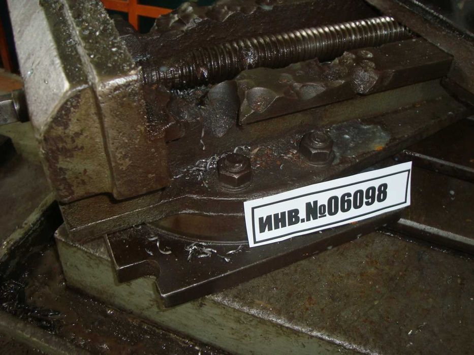 Тисы слесарные б/у